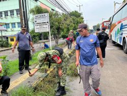 TNI dan Warga Bersatu, Koramil 01/Tambun Gelar Karya Bakti di Kalimalang