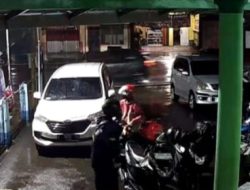 Diduga Motor Hilang Saat Salat Magrib, Aksi Maling di Masjid Parungkuda Terekam CCTV