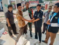 Babinsa dan Aparat Desa Bersinergi Salurkan 36,58 Ton Beras untuk Warga Karangharja