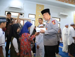 Singgah di Masjid Natabel Jannah, Wakapolri Komjen Dedi Prasetyo Berbagi Santunan dan Jumat Berkah