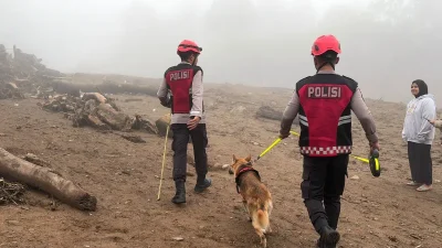 Unit Polsatwa Ditsamapta Polda Sumbar Turunkan K9 Spesifikasi SAR Telusuri Jalur Air Bah
