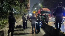 Brimob Metro Jaya Evakuasi Korban Laka di Jalur Trans Jakarta