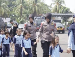 Brimob Polda Metro Jaya Sambut Siswa PAUD, Kenalkan Polisi sebagai Sahabat Anak